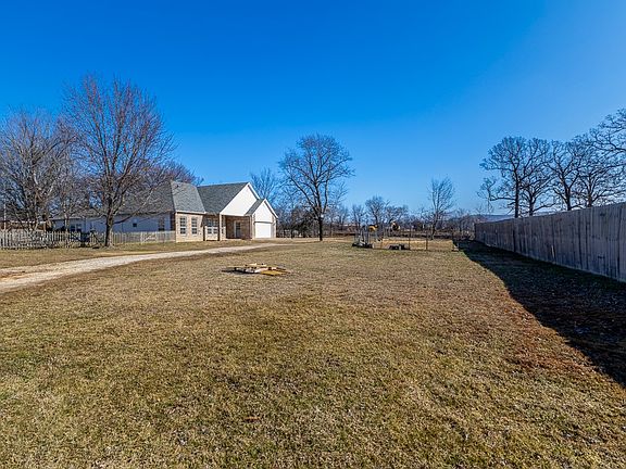 5th image of 12842 Ruby Rd