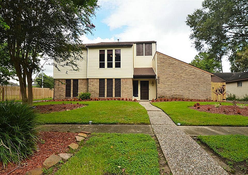 1st image of 15703 Crestbrook Dr