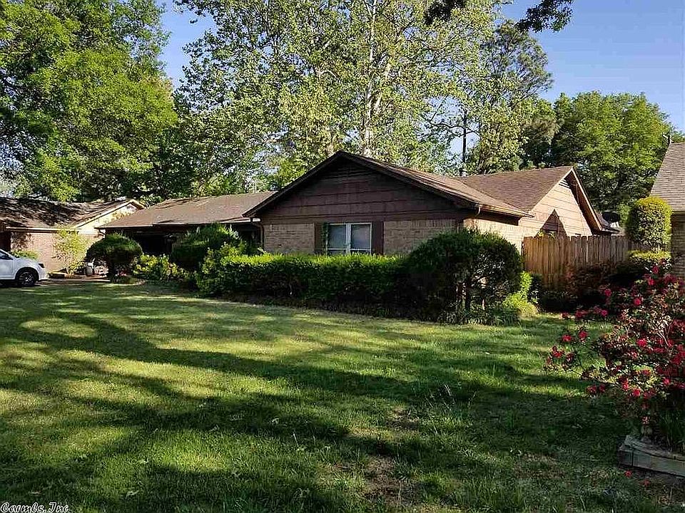 1st image of 301 Simon St