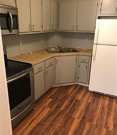 3rd image of 649 W Oakland Park Blvd APT 208A