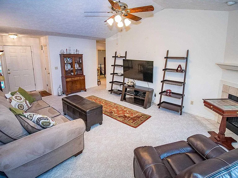 7844 Crystal Ct — Photo 8