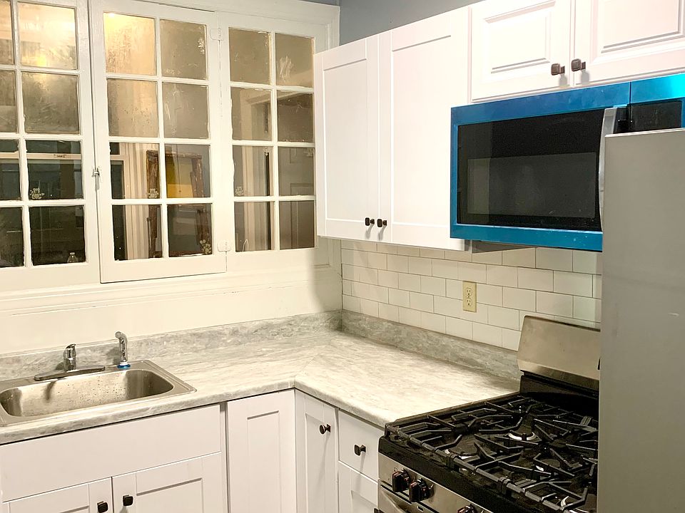 1st image of 925 3rd Ave APT 9