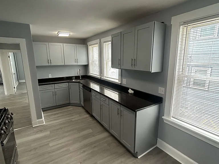 14 Lexington Ter #1A — Photo 2