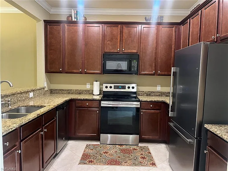 10300 Via Colomba Cir — Photo 5