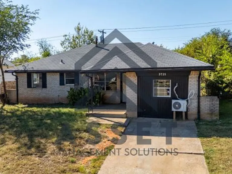 3721 Parkwoods Ln — Photo 3