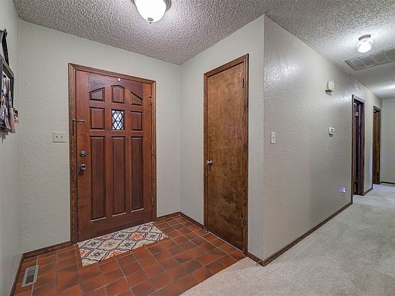 4th image of 2697 Valley View Dr