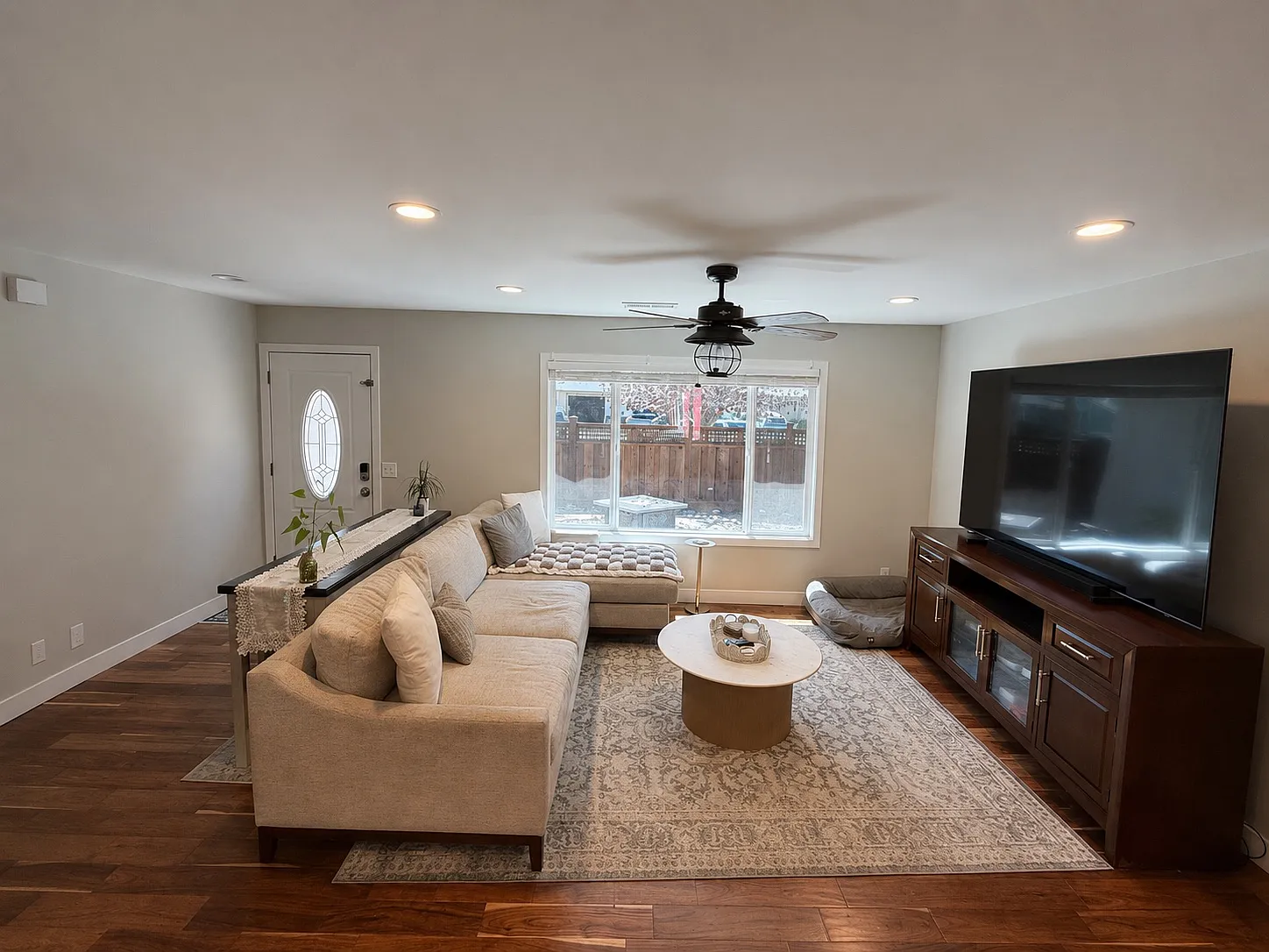 3 bed, 1296 sqft, $4,350 — Photo 3