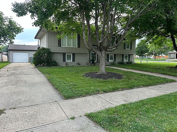 4th image of 304 12th Ave NW