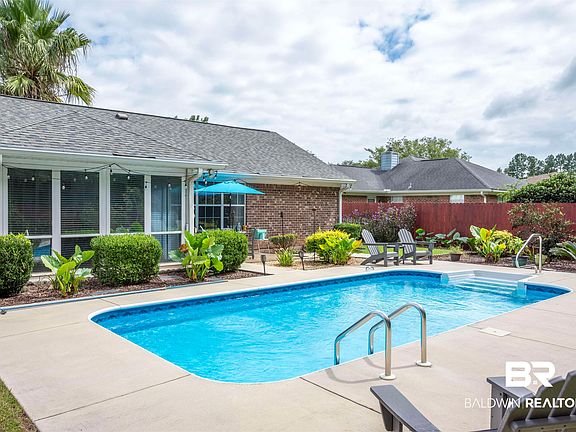 2nd image of 808 Wisteria Ln