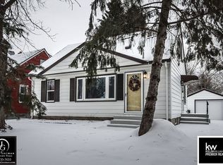 1900 Barclay St N, Maplewood, MN 55109