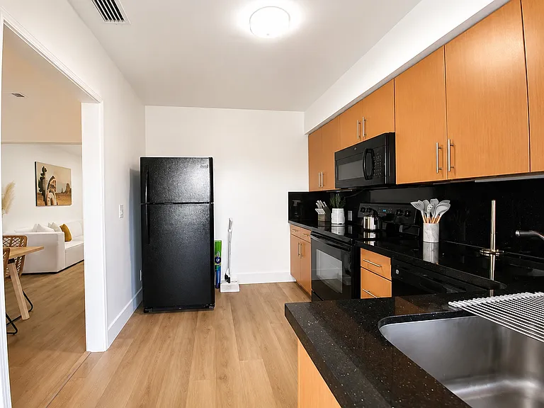 2200 SW 13th St — Photo 10