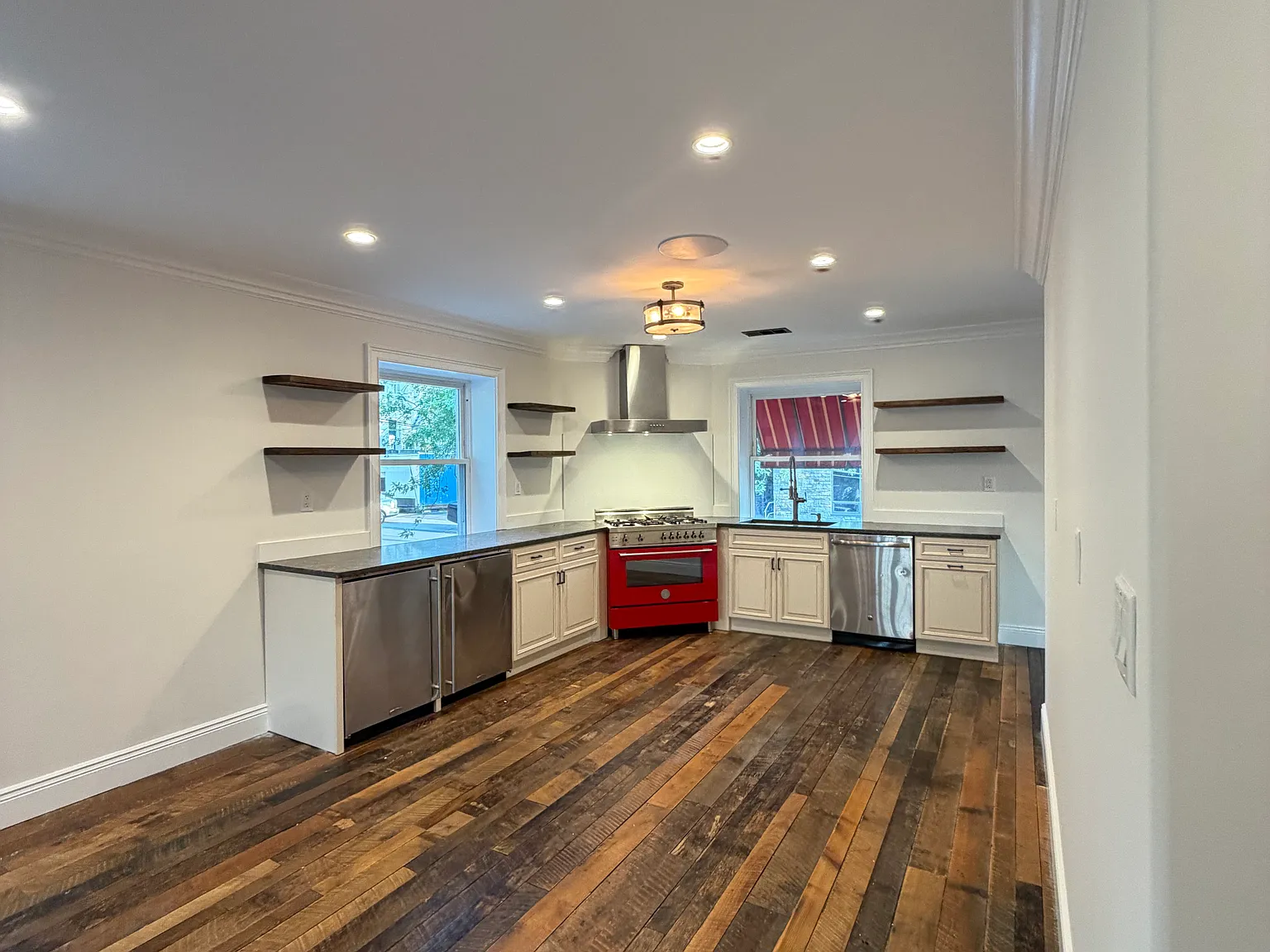 1 bed, 1300 sqft, $3,000 — Photo 2