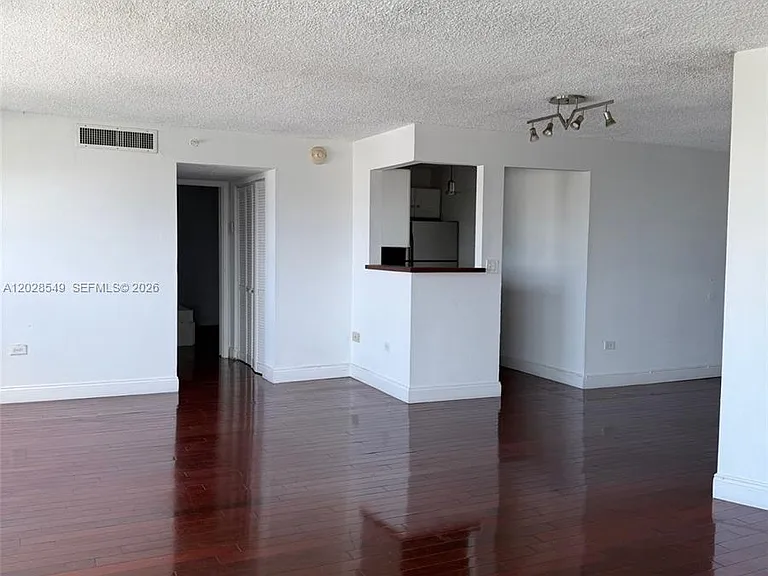 1881 Washington Ave #7C — Photo 1