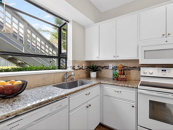 2nd image of 2590 Oak Rd APT 146