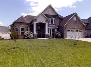 1756 Whitewater Ct, Hickory, NC 28602