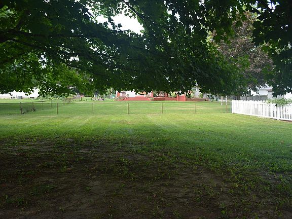 4th image of 46 Charles East Pl