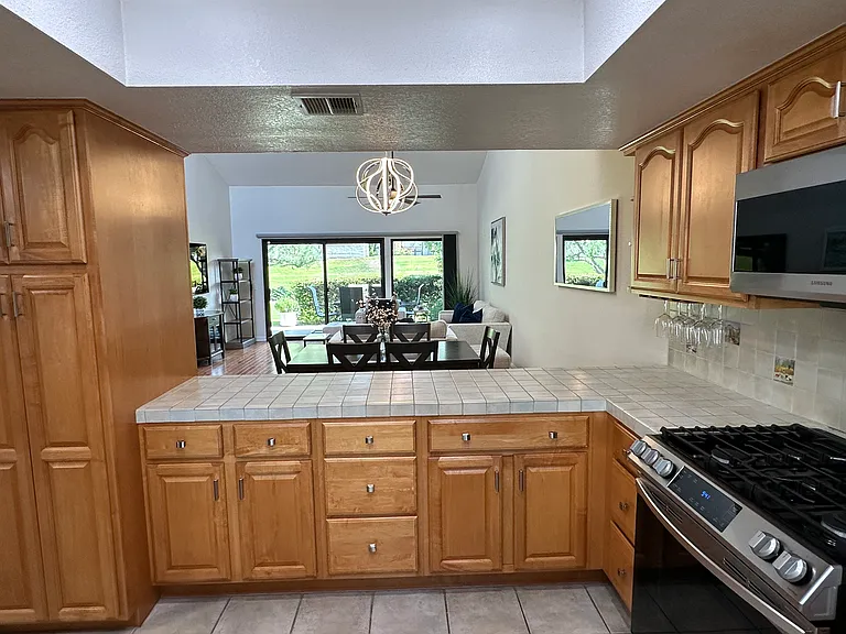 166 Wimbledon Ct — Photo 50