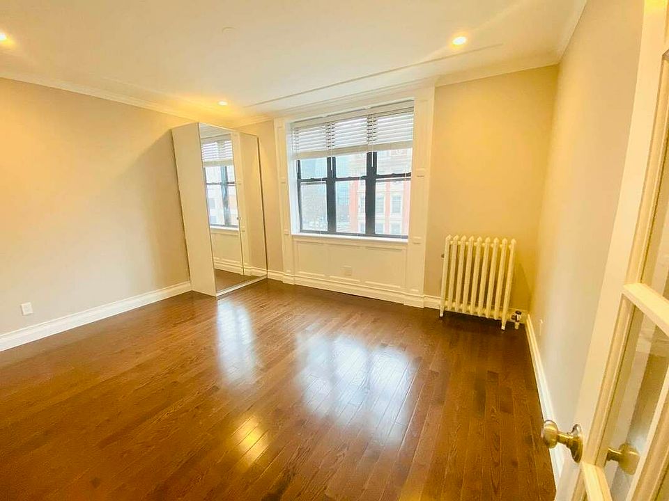 1st image of 45-30 Court Sq #17H