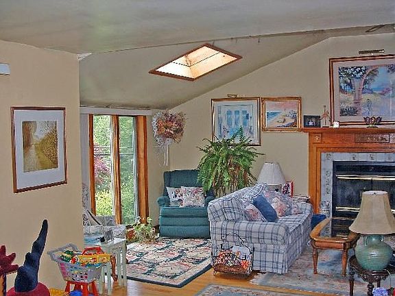 2nd image of 161 Lake Shore Dr