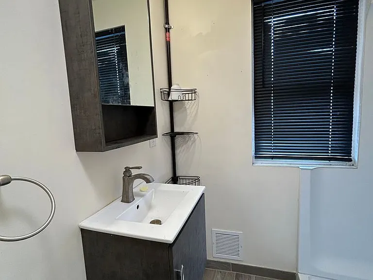 25 Laurel Ave #8GN7 — Photo 15