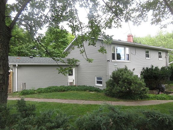 2nd image of 472 N Fairlawn Ave