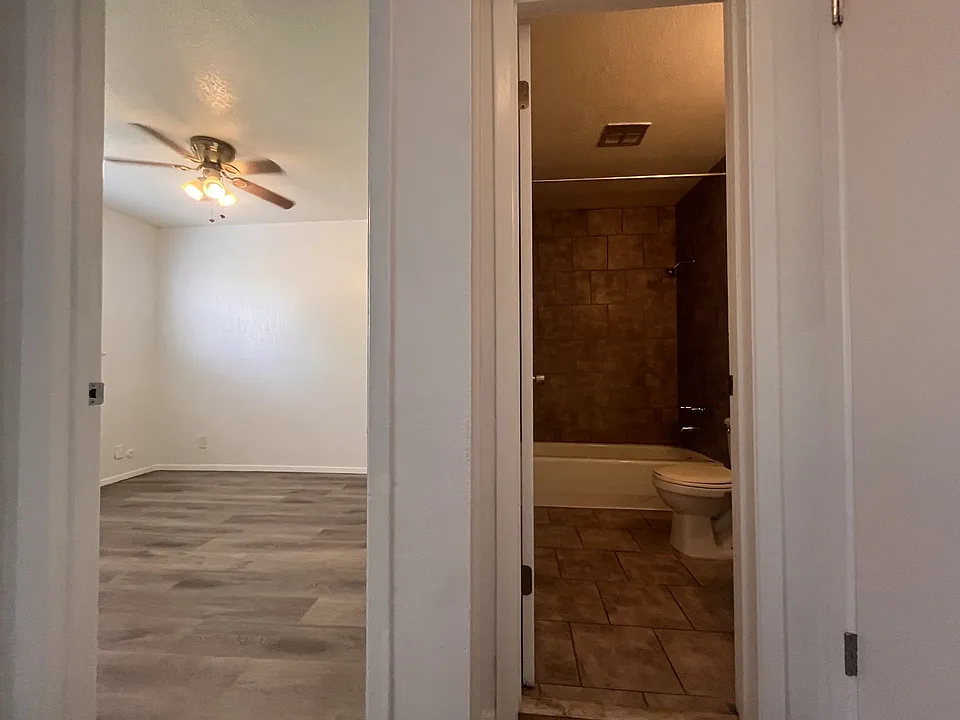 Bright 2 Bed with Utilities Included in Nob Hill