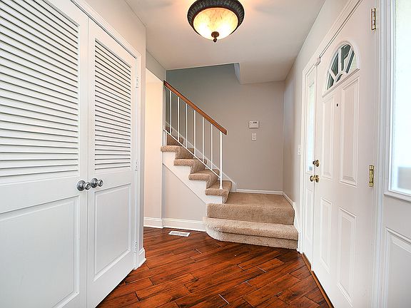 4th image of 627 Champlaine Ct