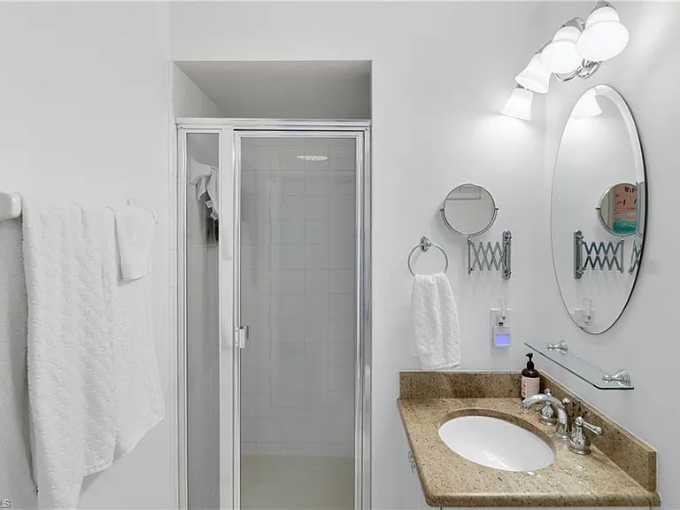 1044 Woodshire Ln #B212 — Photo 10