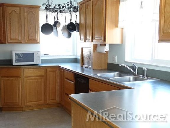 4th image of 29225 Boston St