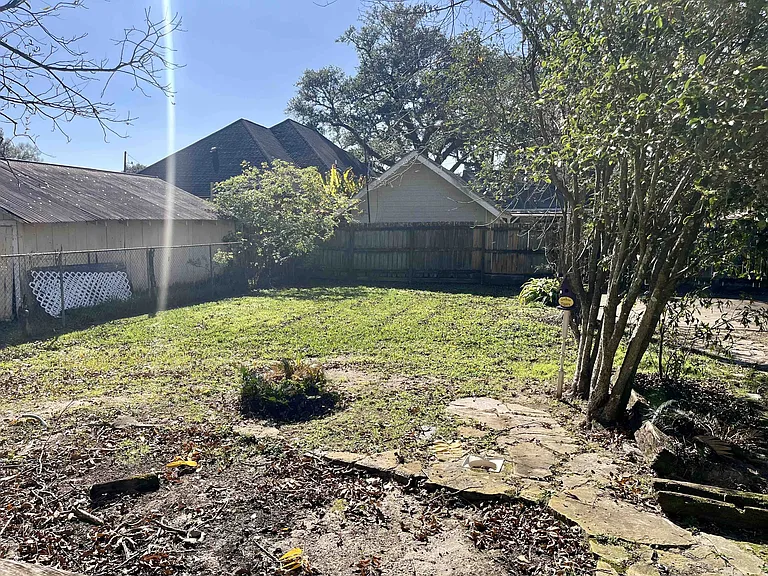 2090 Broussard St — Photo 11