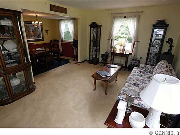4th image of 80 Woodridge Trl