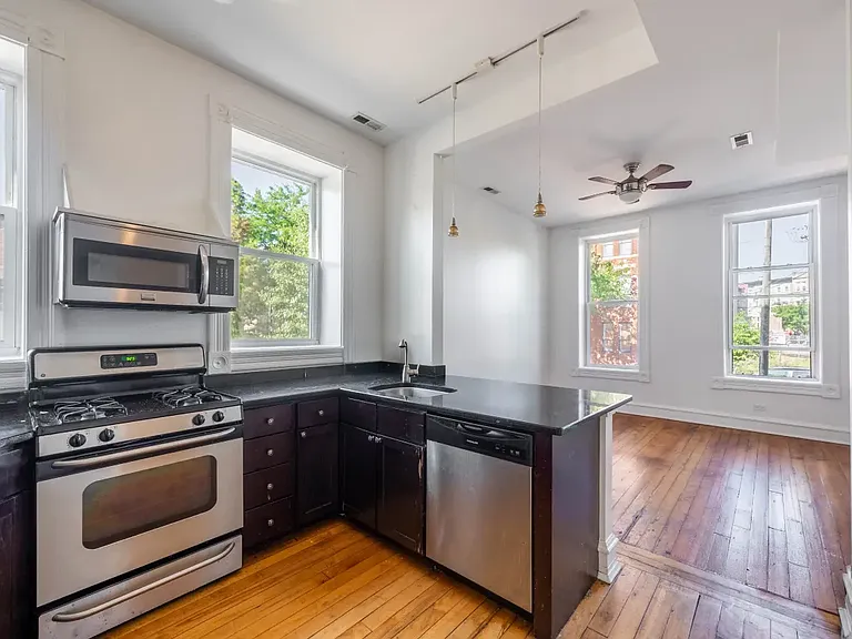 1840 S Loomis St #2 — Photo 1