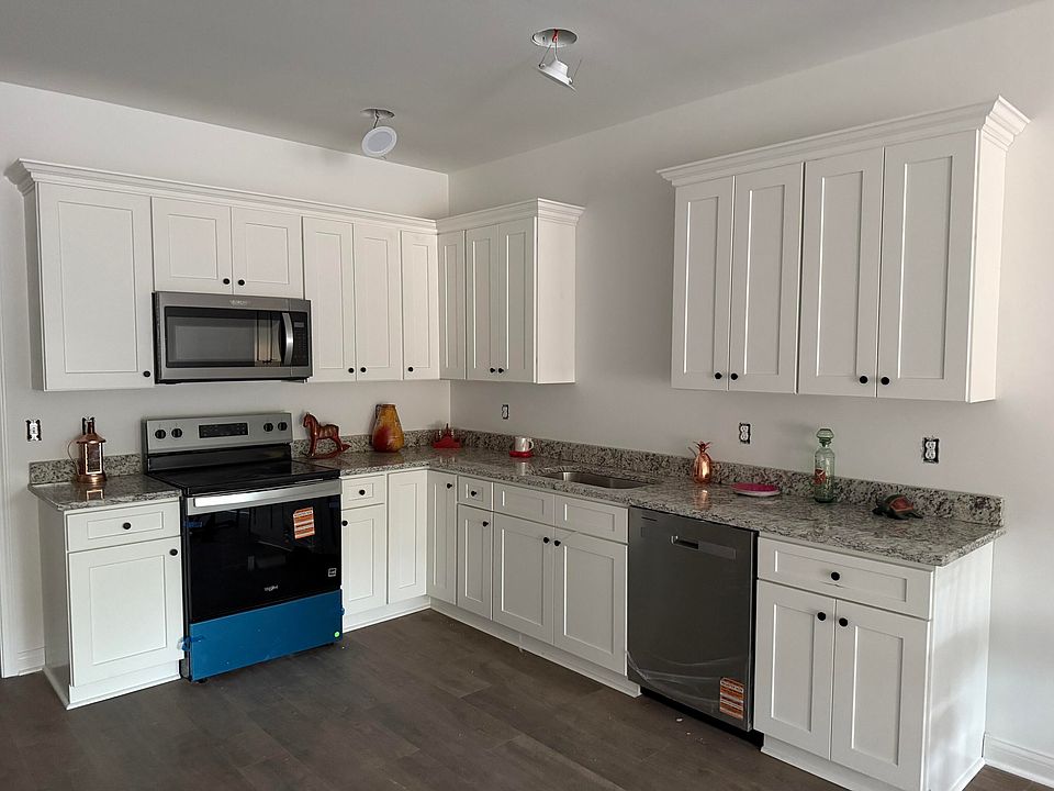 2nd image of 834 Ridgewood Dr #4