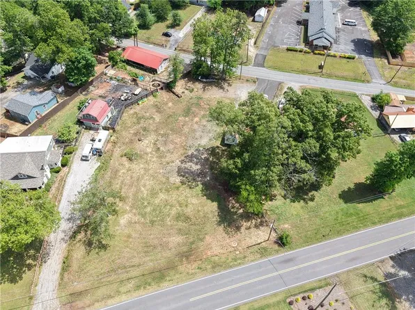 5185 Groovers Landing Rd SE, Acworth, GA 30101