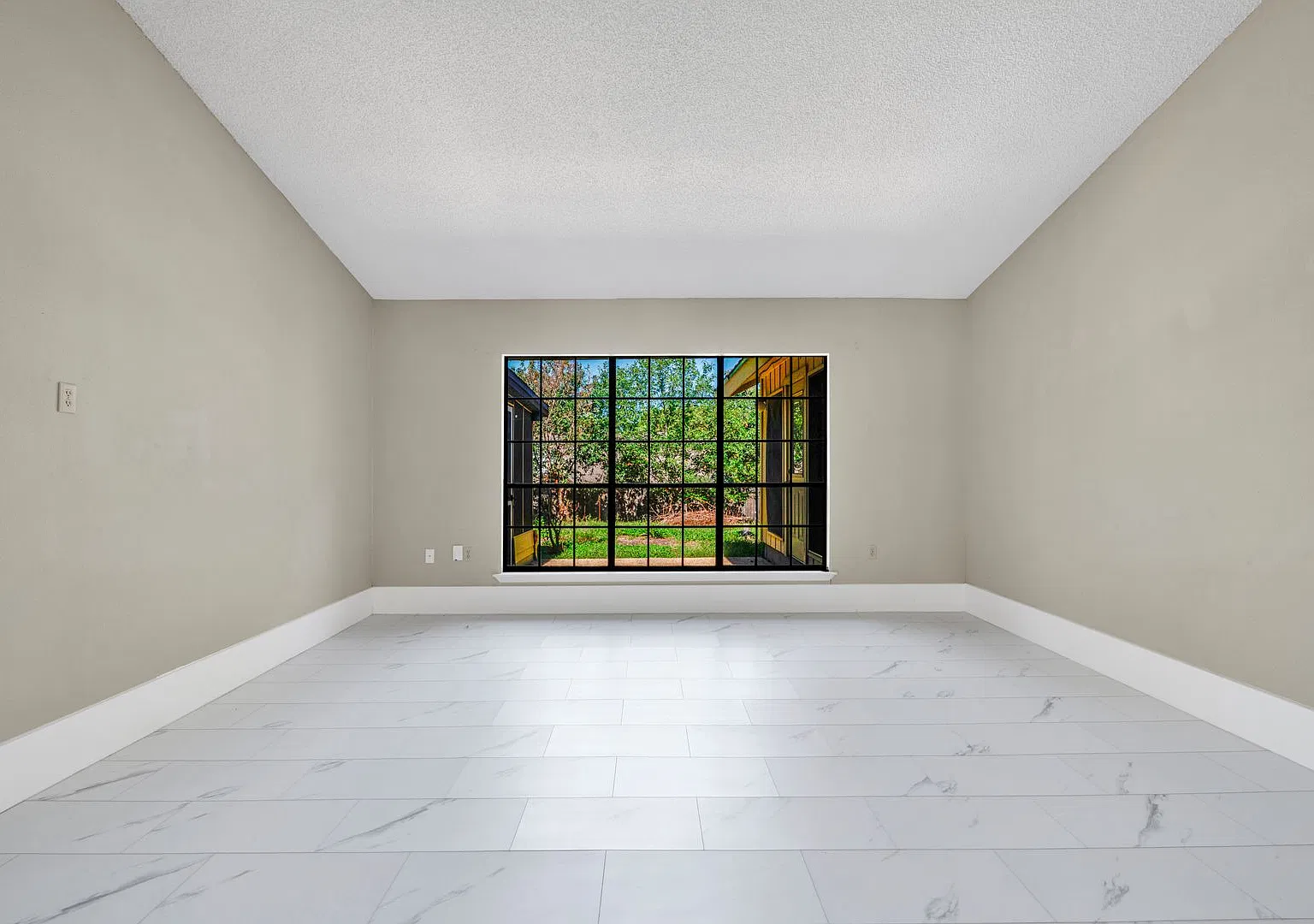 Charming 4-Bedroom Home in a Prime Location! — Photo 2