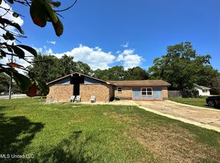 2224 University St, Gautier, MS 39553