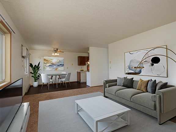 Fargo, ND Sargent Apartments | Living