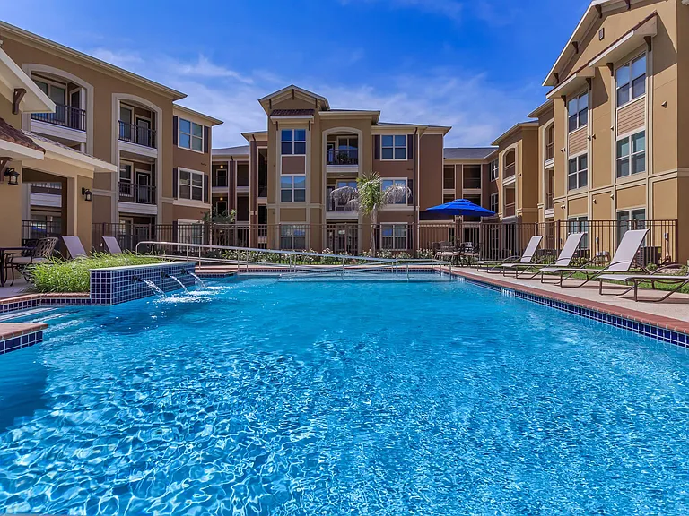 Midway Villas Apartments — Photo 3