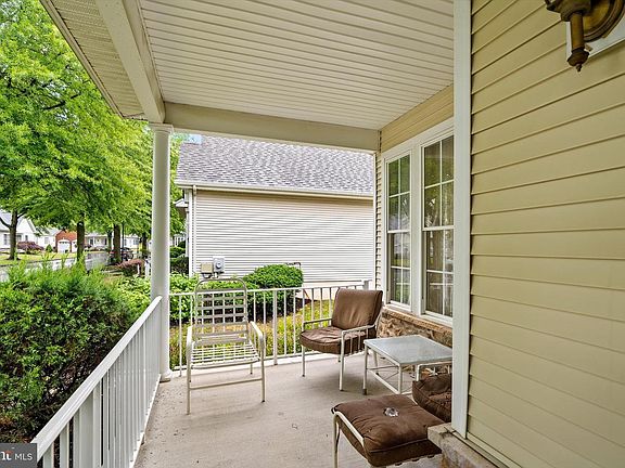 3rd image of 10 Hummingbird Dr