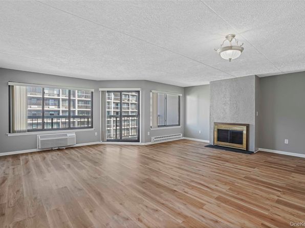 200 High Point Dr Unit Penthouse 6