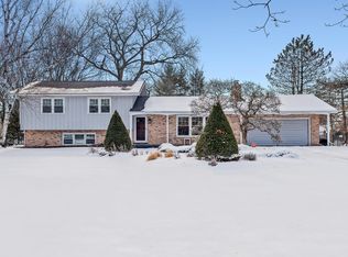 22W705 Poplar Rd, Glen Ellyn, IL 60137