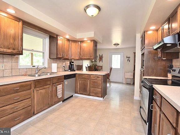 2nd image of 3834 Wardensville Grn