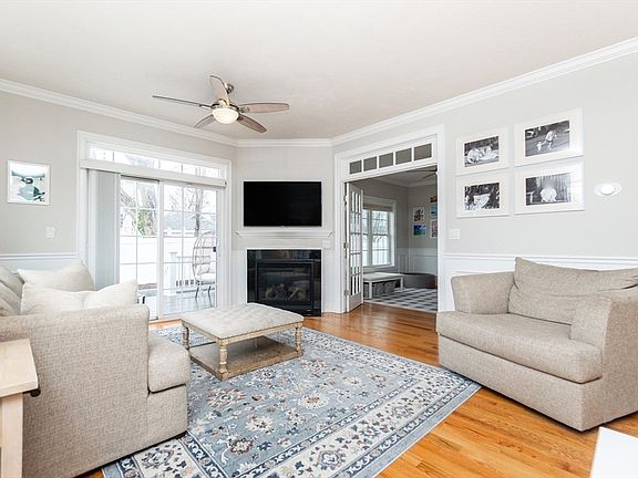 2nd image of 135 Sumner St Unit 1