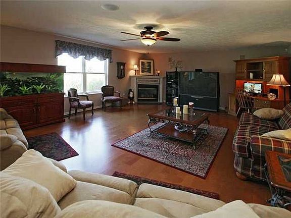 3rd image of 6536 Yorkshire Cir