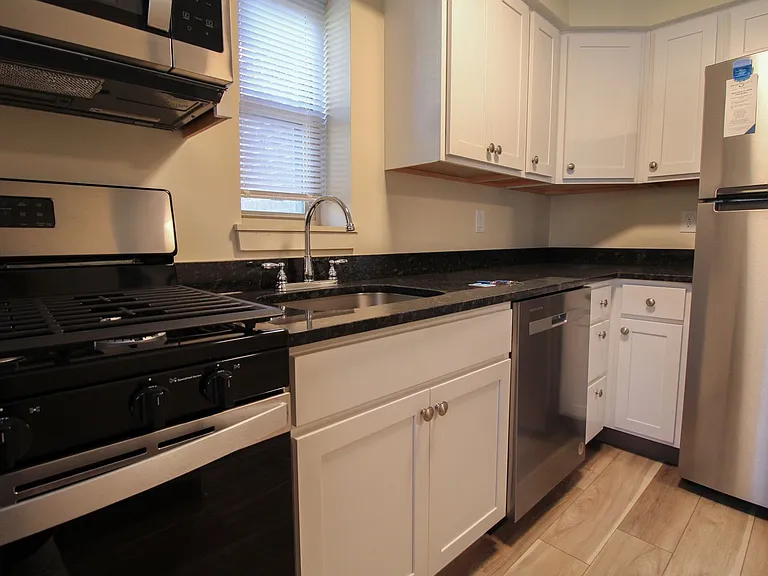 25 Lincoln Ave — Photo 2