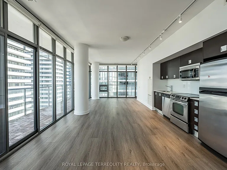 33 Charles St E #4008 — Photo 2