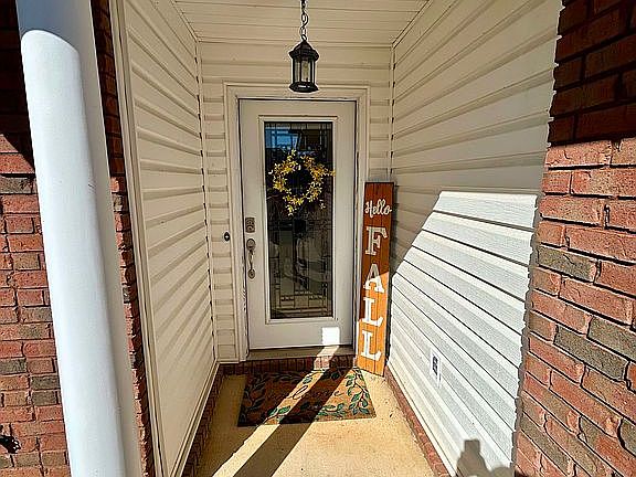 2nd image of 246 Windsor Garden Dr