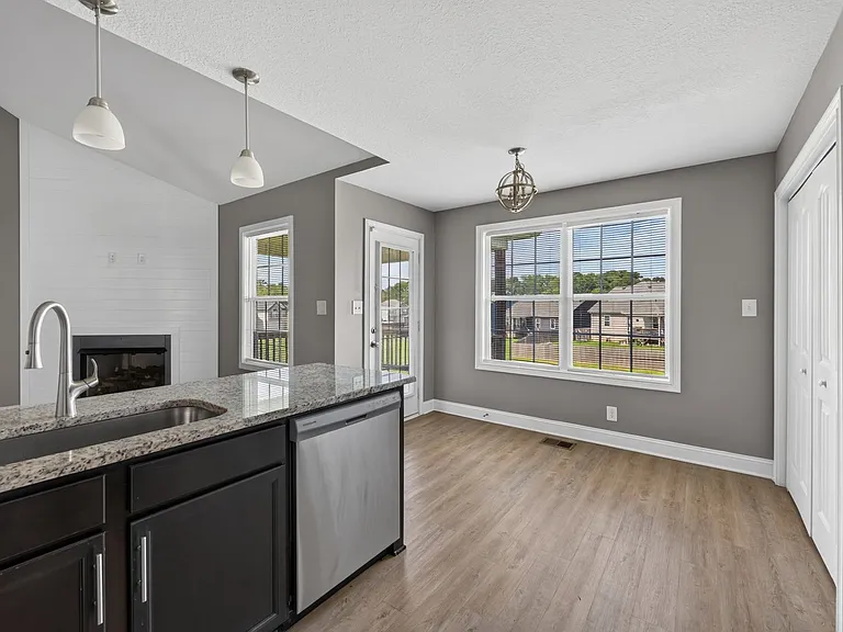 207 Geneva Ln — Photo 17