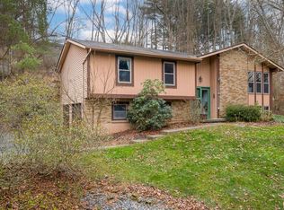 12 Spruce Dr, Granville, OH 43023