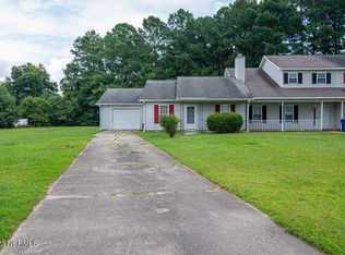 780 Pinewood Dr, Jacksonville, NC 28546